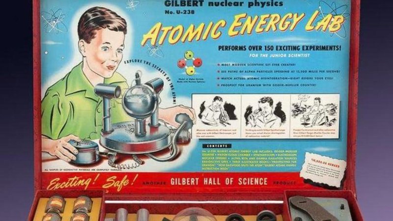 25 Toys And Games Every Generation X Kid Will Remember Two images of old toys.