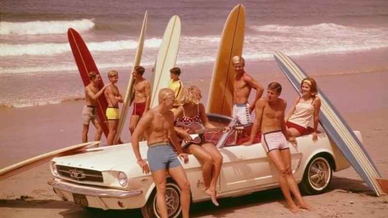 For Those Preoccupied In The '60s, Here Are 25 Throwbacks Two images from the 1960s.