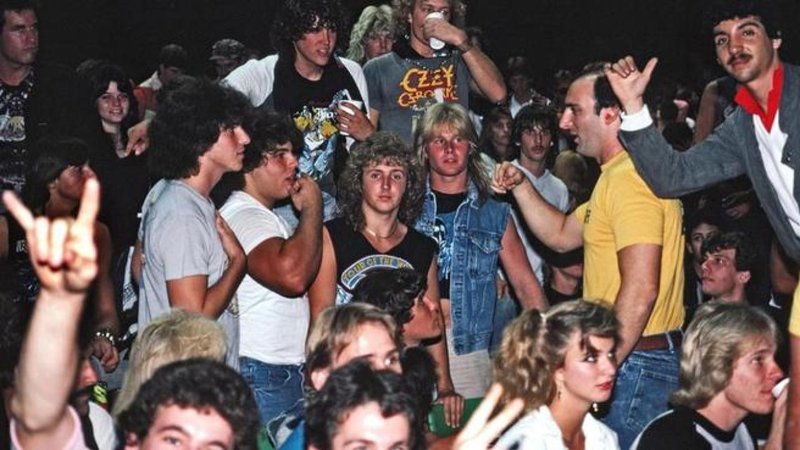 What Life In The 1980s Looked Like Two photos.