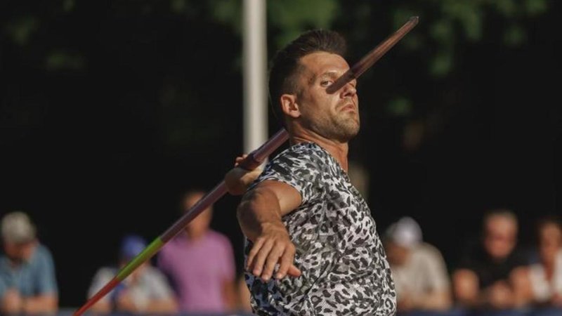 Two illusion photos.