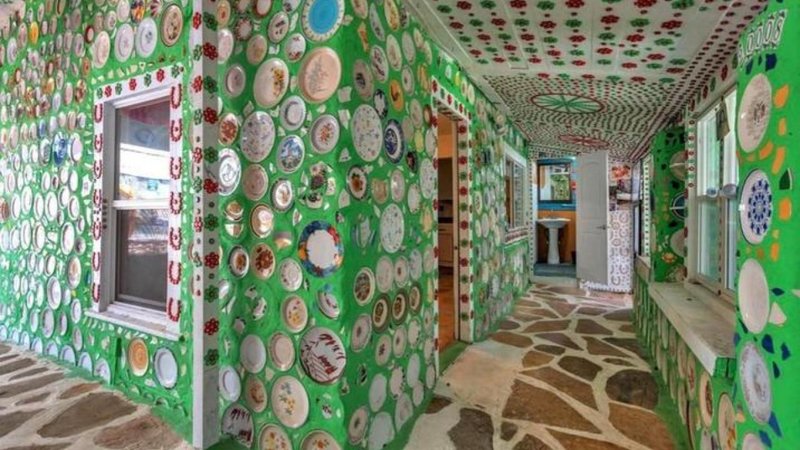 Weird house photos.