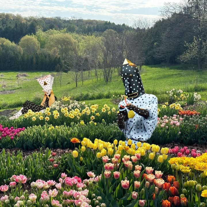 Khn_et_klek_dans_un_jardin