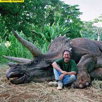 Steven Spielberg Triceratops Photo Controversy / Triceratops Poacher Hoax Steven Spielberg Triceratops Photo Controversy / Triceratops Poacher Hoax
