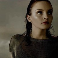 Lauren Mayberry "Leave a Trace" Trolling