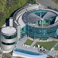 Photograph of Justin Bieber's mansion