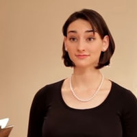 Abigail Shapiro Abigail Shapiro wearing pearl necklace and pearl earrings and a black top