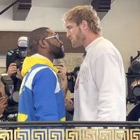 logan paul floyd mayweather staredown