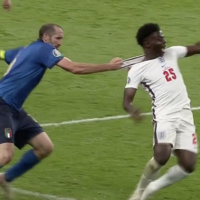 Chiellini Pulling Saka meme format from the UEFA championship final depicting Italian player Chiellini Pulling English player Saka's jersey.