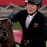 Annika Schleu crying while riding her horse who wouldn't jump at the Tokyo Olympics in 2020.