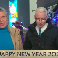 Andy Cohen drunk new year's eve 2022 with Anderson Cooper to his right.