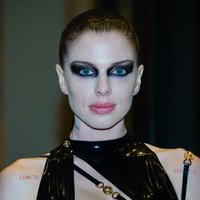 Julia Fox eye makeup.