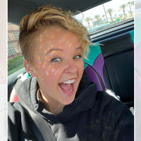 JoJo Siwa Haircut depicting an image of the youtuber after cutting off her ponytail.