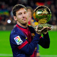Messi Autism Speculation / Messi Is Autistic Messi holding a trophy.