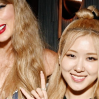 Image of Rosé beside Taylor Swift