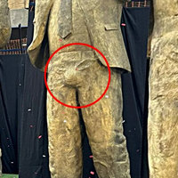 Image of the statue of Gallardo detailing the groin area. 