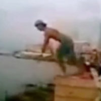 Face Split Incident 2009 Face Split Incident 2009 viral video of guy jumping off a bridge and hitting his face on concrete.