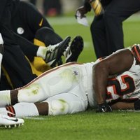 A photo of nick chubb in pain following his injury during a September 2023 football game.