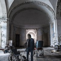 An image from the movie Cade The Tortured Crossing.