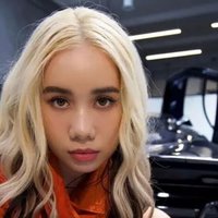 An image of rapper Lil Tay from her SUCKER 4 GREEN music video.