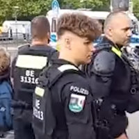 German Zoomer Cop