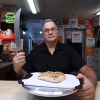 Guy Cutting a Crunchwrap Guy Cutting a Crunchwrap meme and viral video.