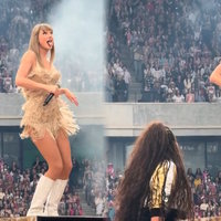 Taylor Swift Awkward Dance viral video and meme.