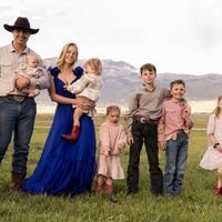 Ballerina Farm Controversy depicting an image of trad wife Hannah Neeleman and her family.