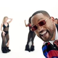 Will Smith's "Pretty Girls" Will Smith smiling in front of four unfocused backup dancers for the Pretty Girls music video.