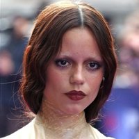 Jenna Ortega Wednesday Premiere Look / Buccal Fat Removal Surgery Rumors image examples.