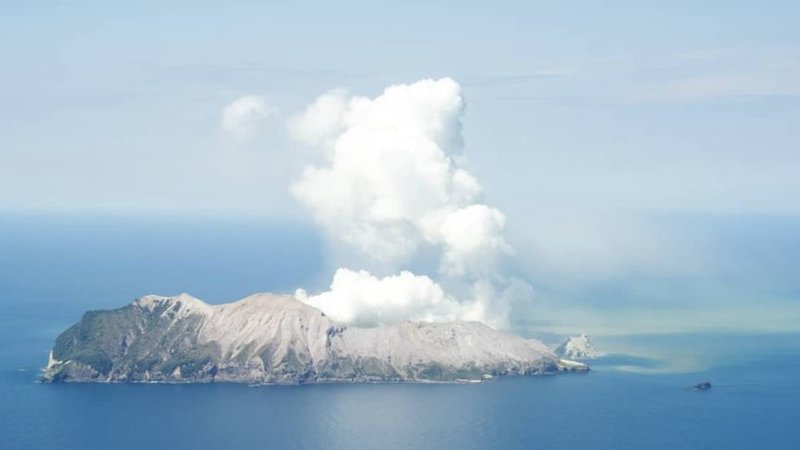 2019 Whakaari White Island Eruption Know Your Meme