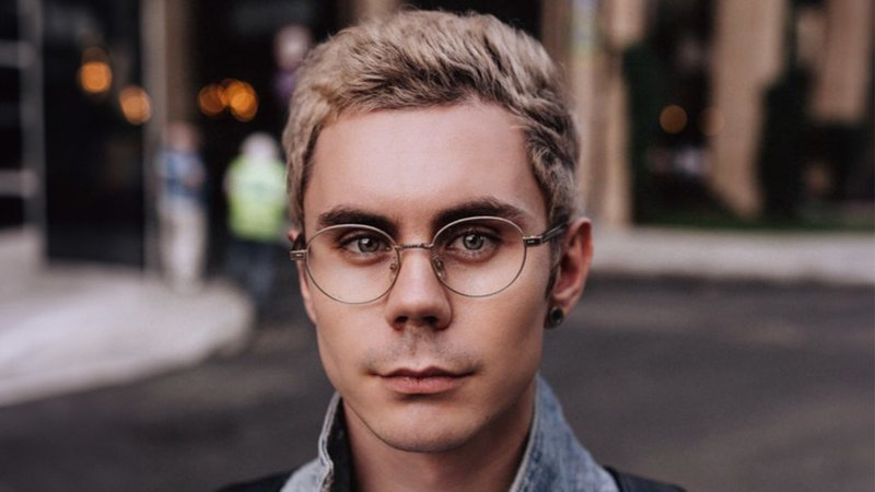 Smart Guy With Glasses meme.