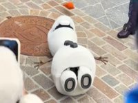 Olaf Animatronic Malfunction meme and image example.