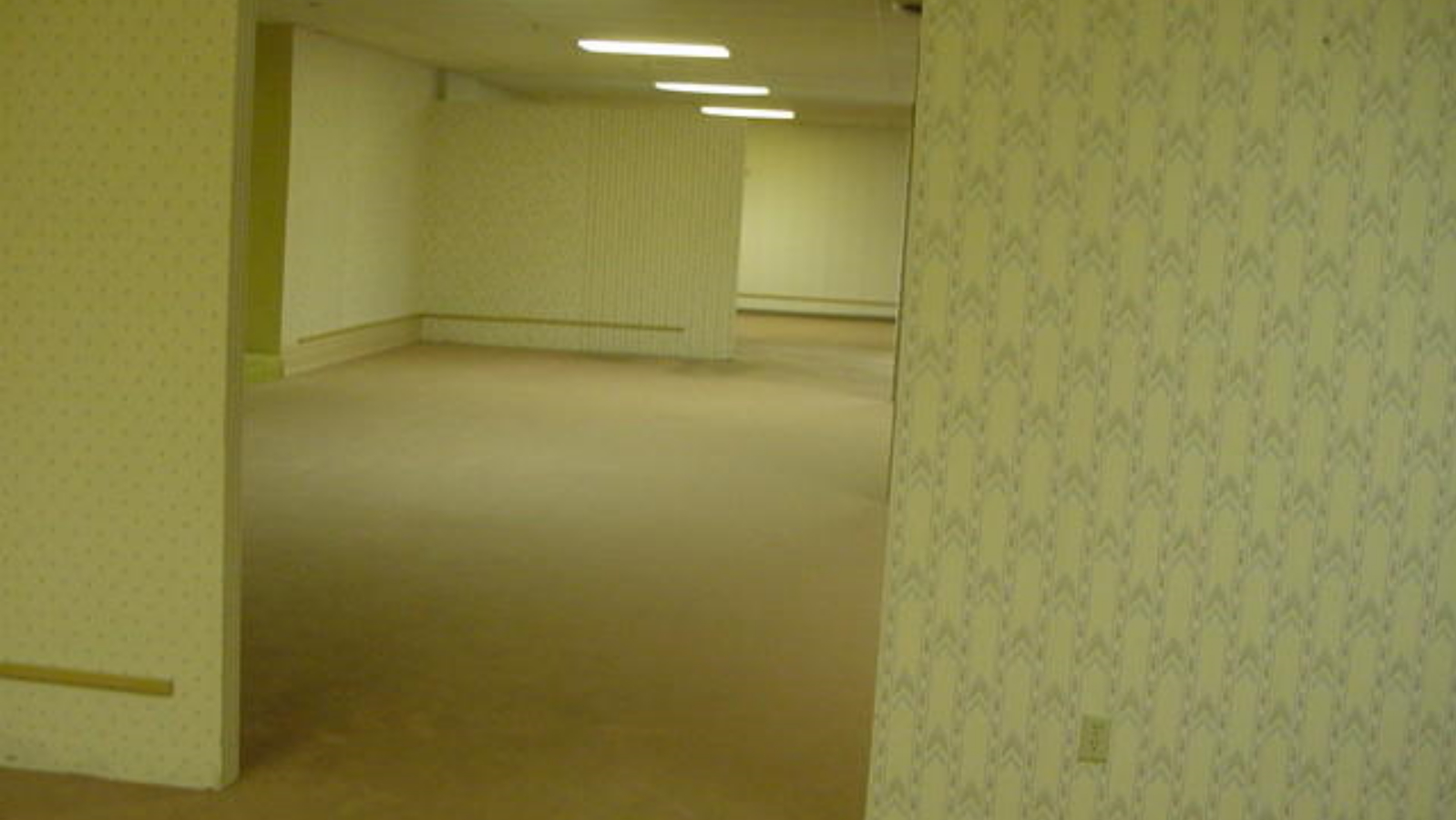 The Backrooms in Minecraft Noclip Out of Reality