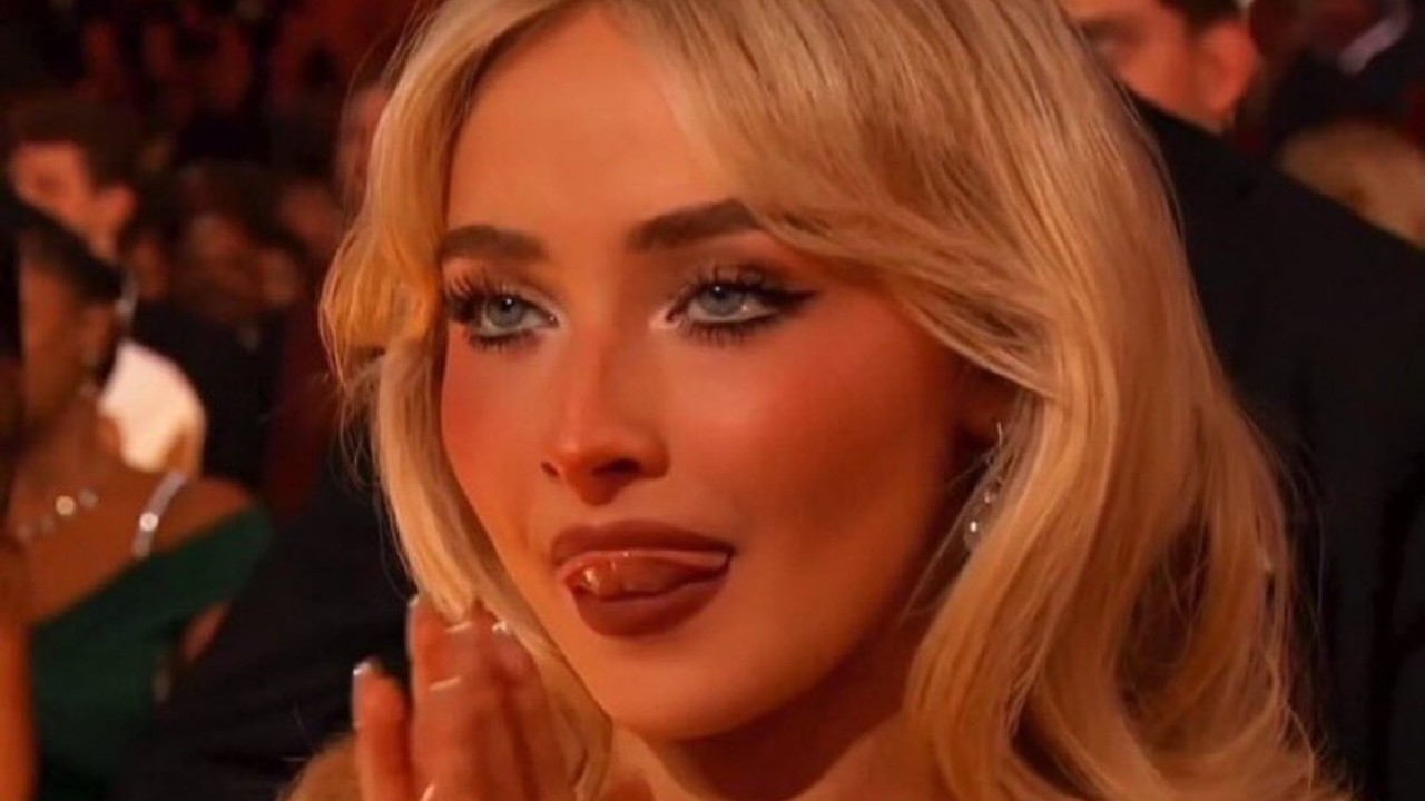 Link preview: Sabrina Carpenter Licking Lips