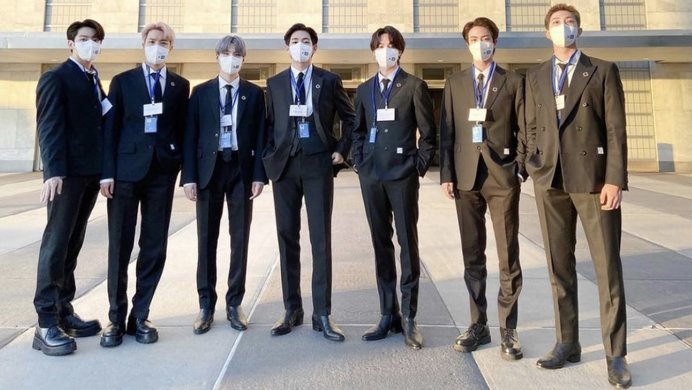 A picture of the members of BTS outside of the UN building in 2021.