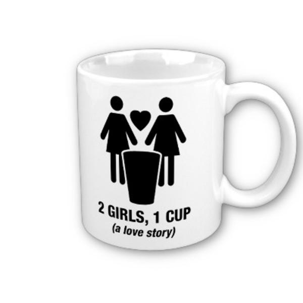 2 giris 1 cup. 2 Girls 1 Cup. Кружка две девушки. Две девушки 1 чашка оригинал.