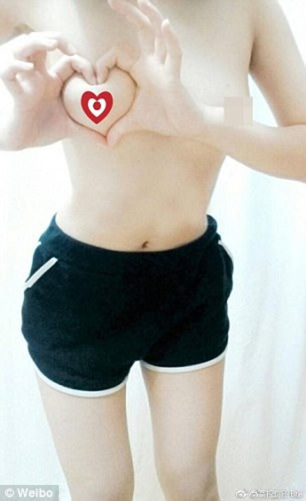 Little breasted Women Heart Shaped Boob Challenge Know Your Meme
