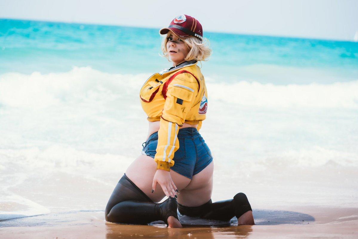 What are you looking at | Mariah Mallad (Momokun) | Know Your Meme