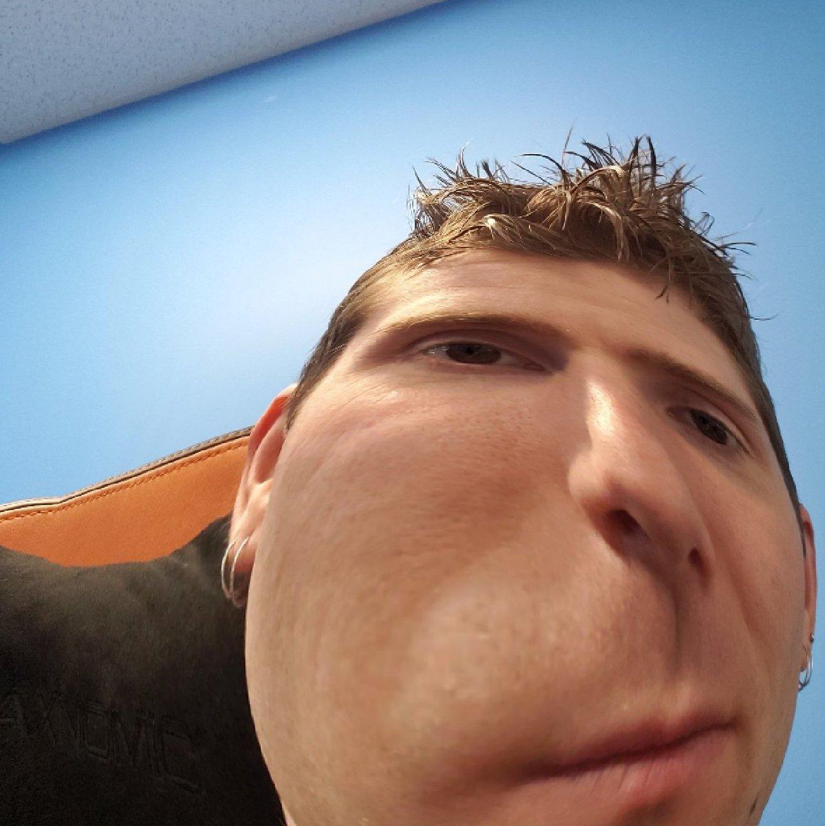 linus sebastian, selfie, distorted, linus tech tips, bulge. 