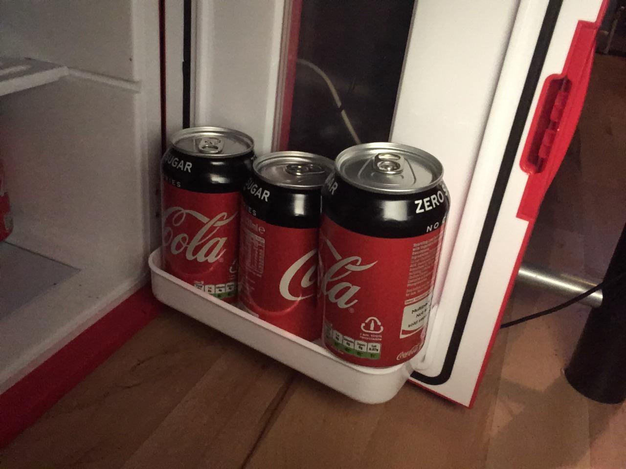 My mini fridge doesn’t fit the cans correctly /r/MildlyInfuriating