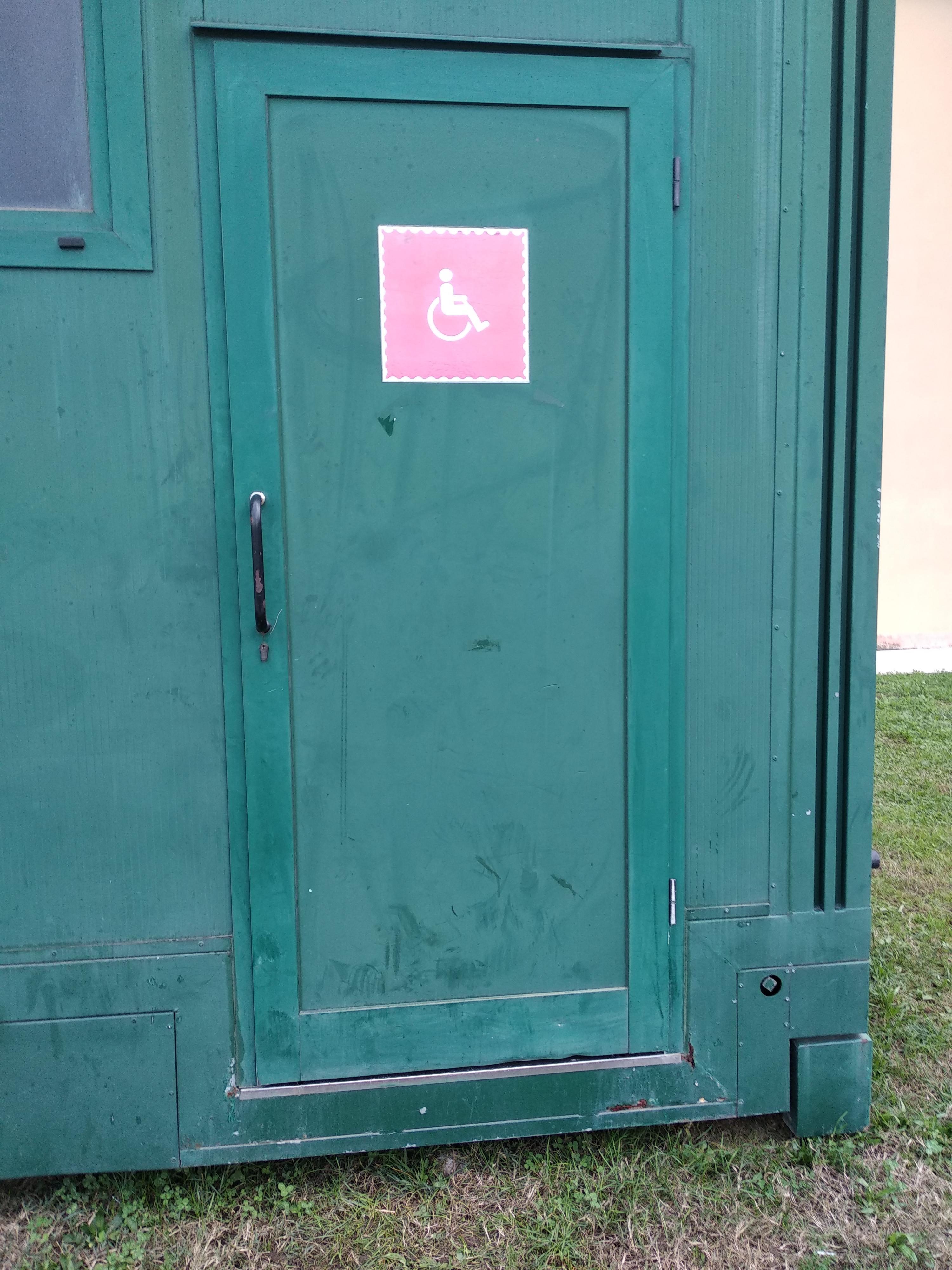 This handicap bathroom is not accessible to handicap people /r