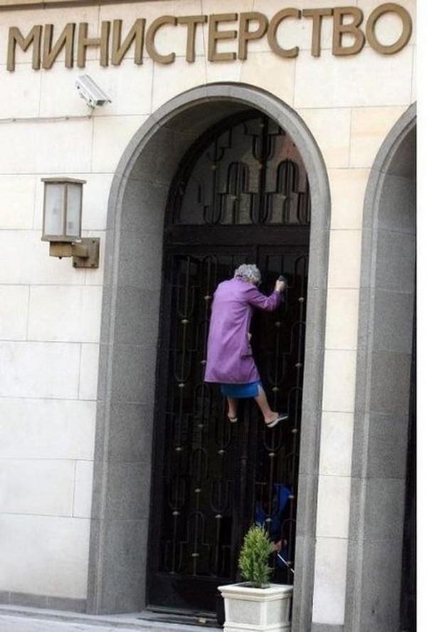 SpiderGranny? The Queen Has Breached Containment Know Your Meme