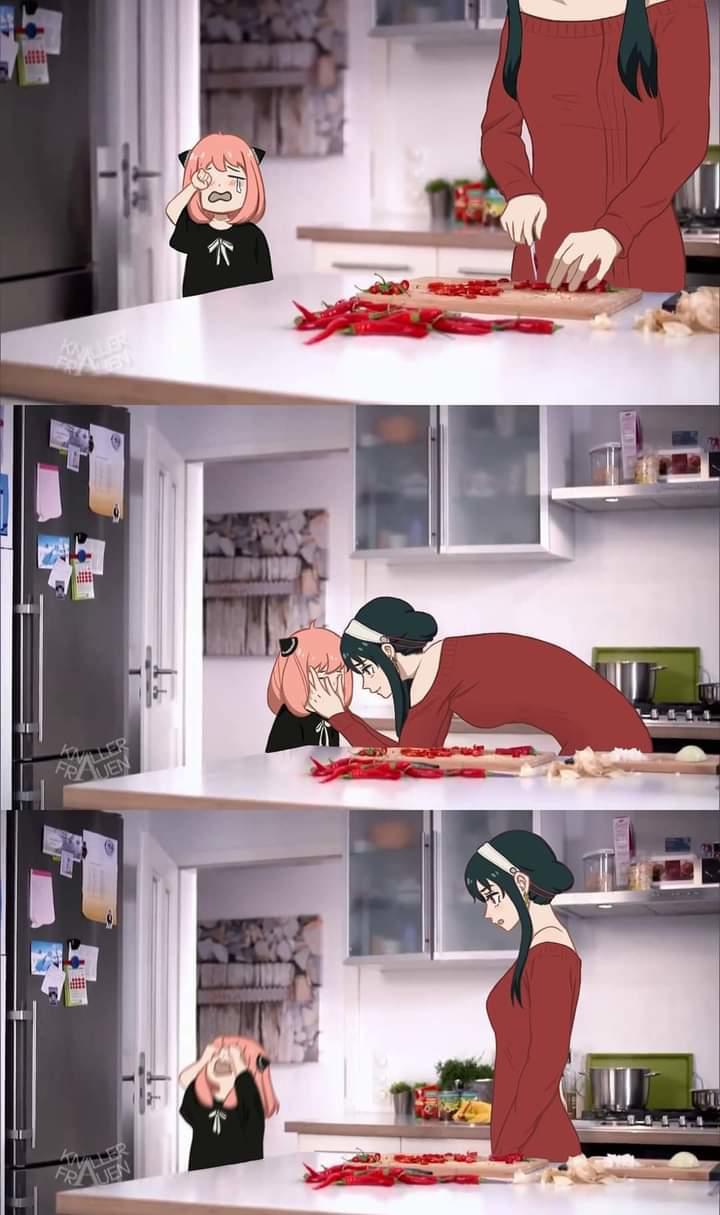 Accidental chilli peppertoeyes comforting SPY x FAMILY Know Your Meme