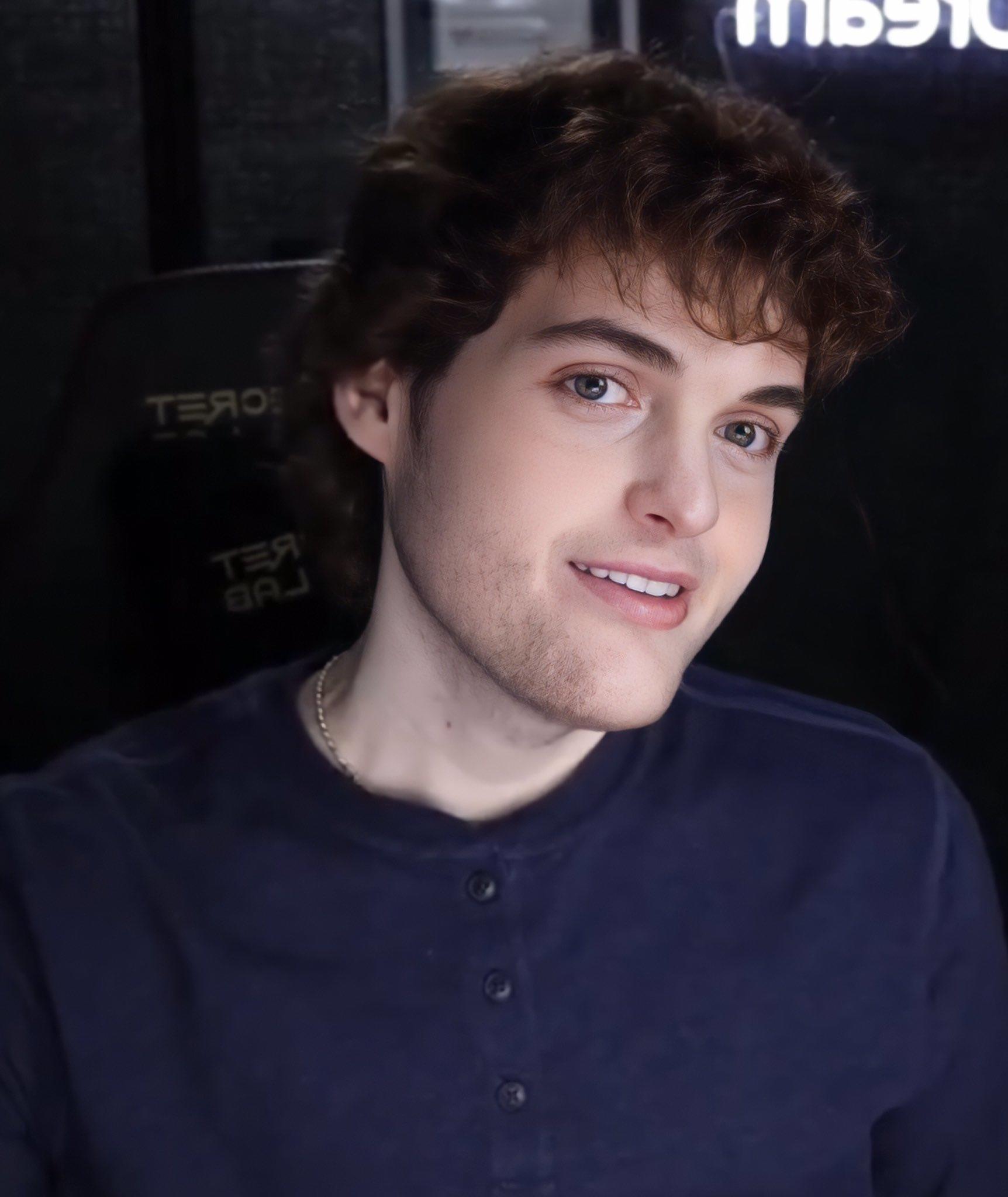 Filian Face Reveal - g3czlr6