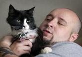 Photograph taken by Ellen M. Banner for <a href="http://seattletimes.com/html/localnews/2019049418_catvideo02m.html">The Seattle Times</a>