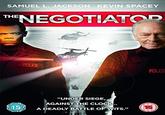 SAMUEL L. JACKSON KEVIN SPACEY THENEGOTIATOR POLICE "UNDER SIEGE, AGAINST THE CL 15 A DEADLY BATTLE OF WITS."