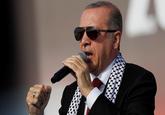 Widely distributed photo of Erdoğan giving a speech prior to the June 2018 Elections in which he is wearing sunglasses and pumping his fist.