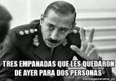 TRES EMPANADAS QUE LES QUEDARON DE AYER PARA DOS PERSONAS memegenerator.es