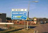 NO WAY ↑ WRONG WAY SUBWAY OPEN TOT 20.00 UUR M