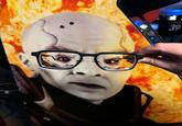Person holding glasses in front of the artwork of Quan Chi on a Mortal Kombat 4 arcade machine